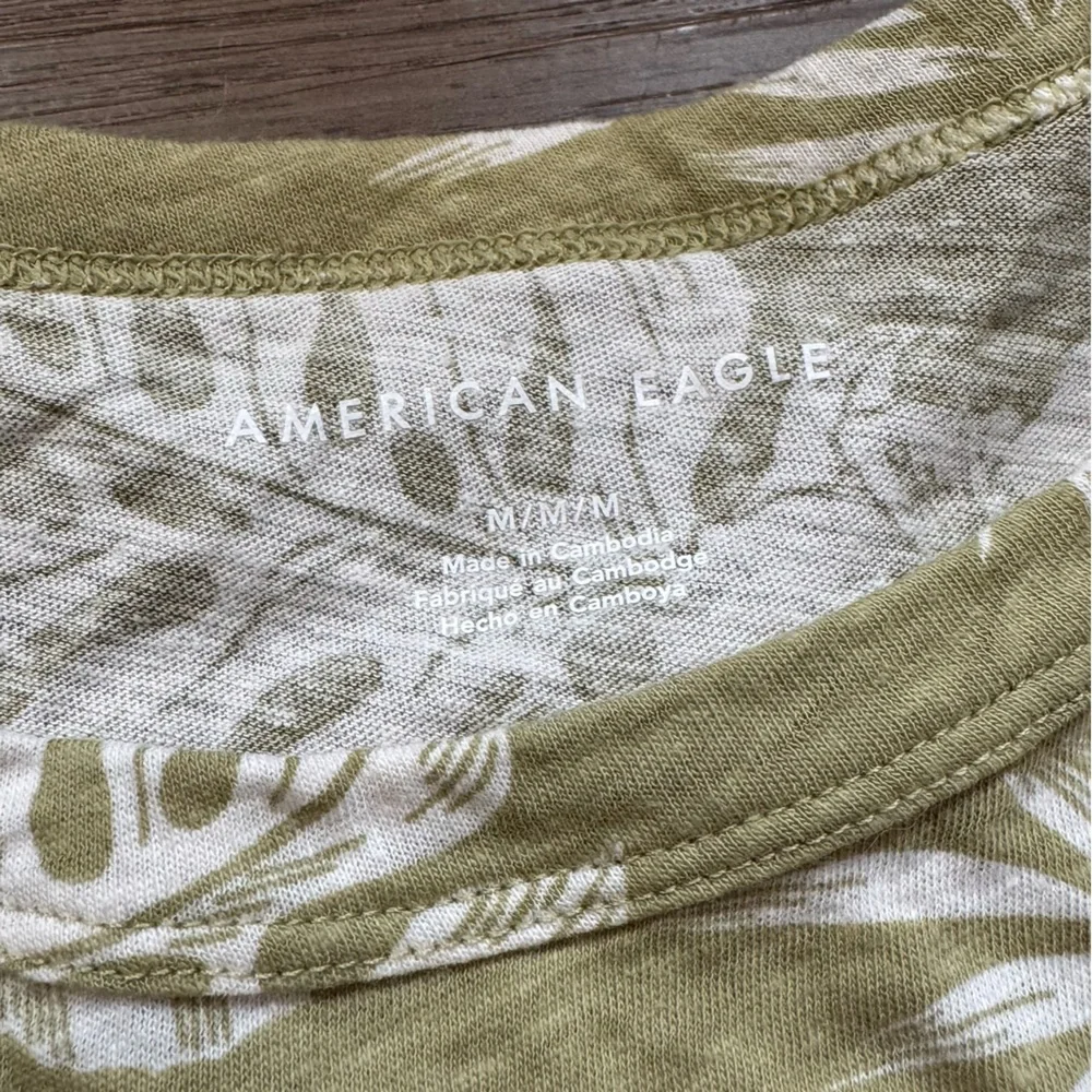 American‎ Eagle Outfitters Green and White Floral Top